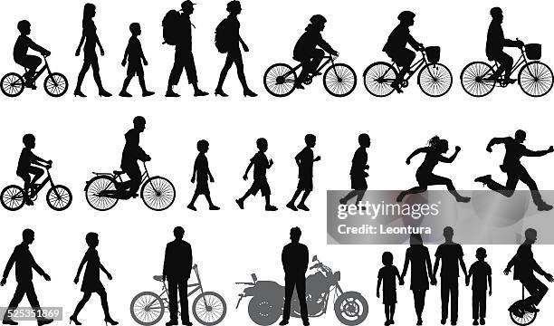 ilustrações de stock, clip art, desenhos animados e ícones de as pessoas em movimento - family cycling