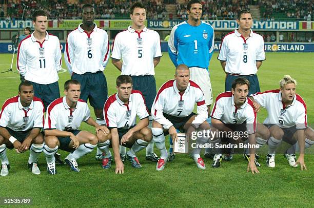 Fussball: WM Qualifikation 2004, Wien; Oesterreich 2; Team ENG; hintere Reihe v.lks.: Wayne BRIDGE, Ledley KING, John TERRY, Torwart David JAMES,...