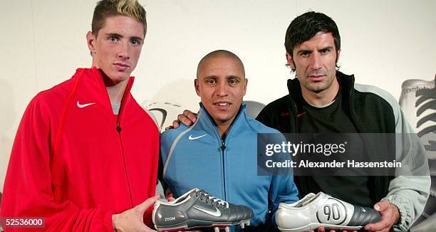 Fussball: Praesentation Fussballschuh ' Nike Air Zoom Total 90 III ' Madrid; Fernando TORRES / Athletico Madrid, Roberto CARLOS, Luis FIGO / Real...