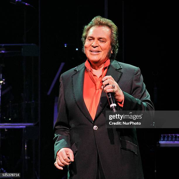 Engelbert Engelbert Humperdinck Concert Performance Photos and Premium High Res ...