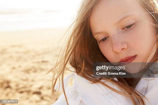 close up portrait of girl wrapped in blanket on beach - tween girls hot imagens e fotografias de stock