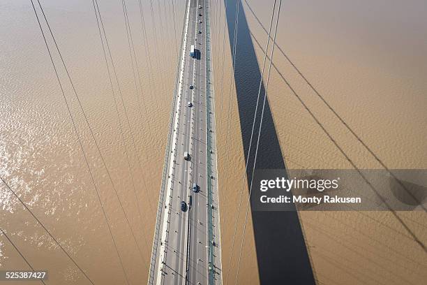 overhead view of roadway on suspension bridge. the humber bridge, uk was built in 1981 and at the time was the worlds largest single-span suspension bridge - monty shadow stockfoto's en -beelden