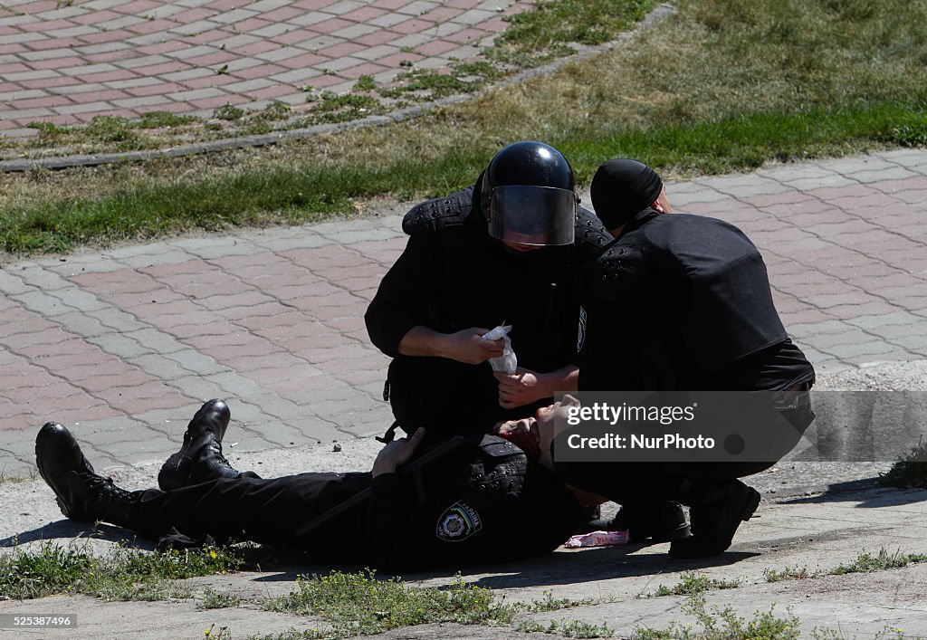 Policeman hardly wounded during LGBT march in Kiev