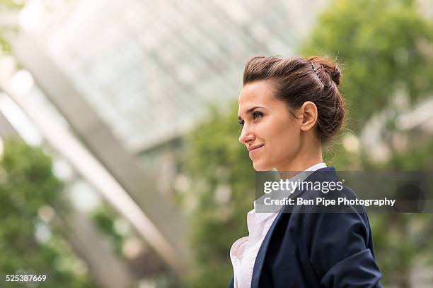 young businesswoman at broadgate tower, london, uk - businesswoman in suit jackets stock-fotos und bilder