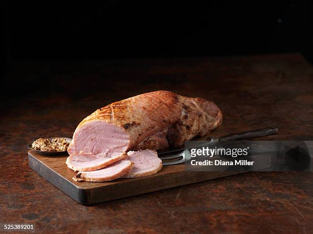 christmas dinner. outdoor wiltshire ham roasted on the bone with wholegrain mustard - grainy mustard 個照片及圖片檔