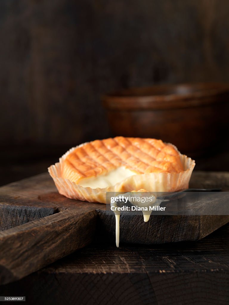 Baked chablis de Bourgogne cheese