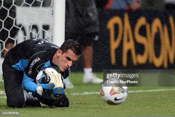 Marcelo Grohe, goleiro do Gremio durante aquecimento para a partida pela fase de grupos da Copa Bridgestone Libertadores da America, disputada na...