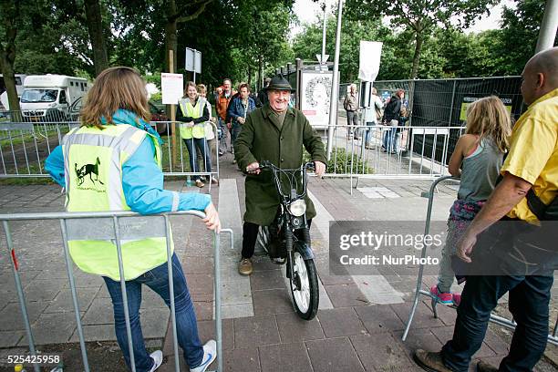 On 28th July 2015 - During the yearly horsemarket horse cart racing takes place on a makeshift course in the centre of town. Sand is layed on top of...