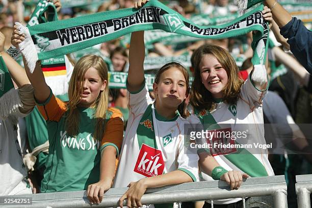 Fussball: 1. Bundesliga 04/05, Bremen; SV Werder Bremen - Hannover 96 3:0; Werder Fans 18.09.04.