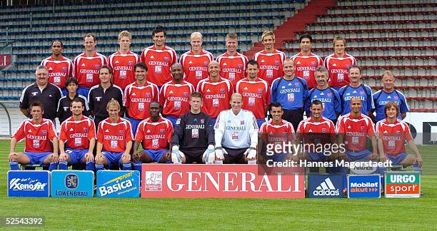 Fussball: 2. Bundesliga 04/05, Muenchen; SpVgg Unterhaching; Obere Reihe von links:; Bruno Custos, Ralf Bucher, Dominik Haas, Goran Sukalo, Norman...