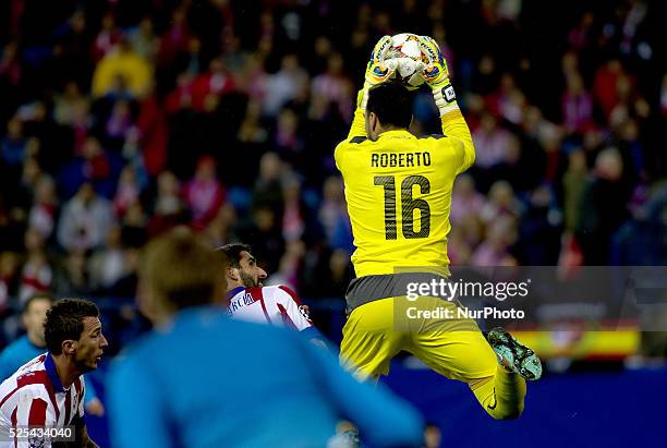 Atletico de Madrid's Spanish midfielder Raul Garcia and Olympiacos Spanish goalkeeper Roberto Jim��nez during the Champions League 2014/15 match...