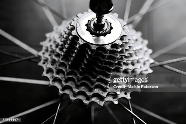 close-up of bicycle gears - kettenwechsler stock-fotos und bilder