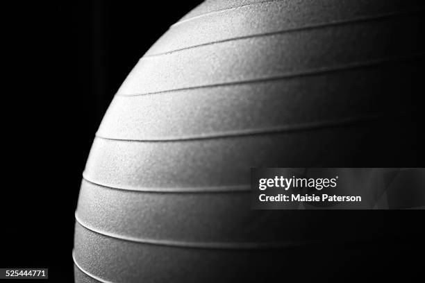 close-up of exercise ball - fitnessapparatuur stockfoto's en -beelden