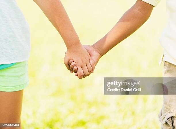 usa, florida, jupiter, girl ( 8-9 ) and boy (6-7) holding hands, close up - holding hands kids stock-fotos und bilder