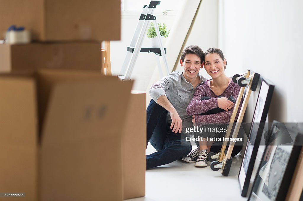 USA, New Jersey, Jersey City, Couple in new home