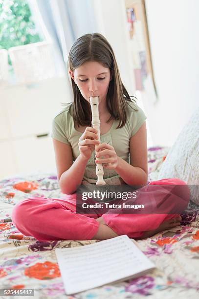 usa, new jersey, jersey city, girl (10-11) playing flute - flauto foto e immagini stock