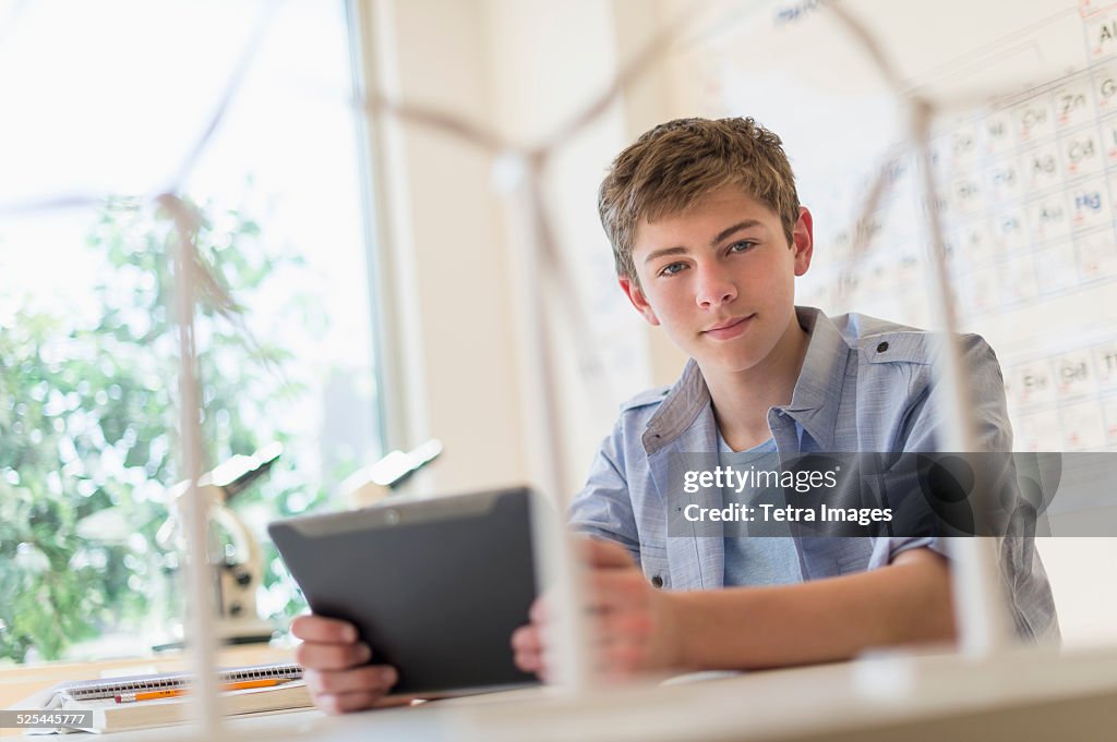 USA, New Jersey, Jersey City, Teenage boy (16-17) using digital tablet in laboratory