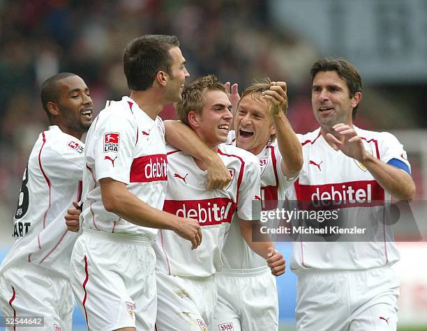 Fussball: 1. Bundesliga 04/05, Stuttgart; VFB Stuttgart - Bayer 04 Leverkusen; Jubel nach dem 1:0: CACAU, Markus BABBEL, Torschuetze Philipp LAHM,...
