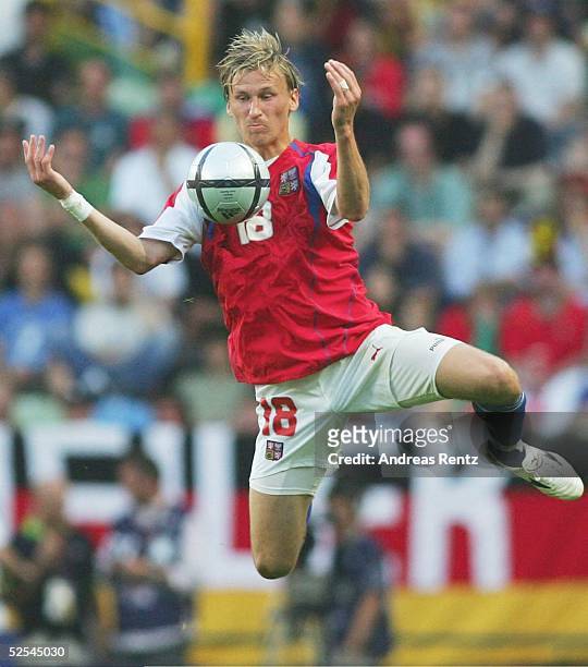 Fussball: Euro 2004 in Portugal, Vorrunde / Gruppe D / Spiel 24, Lissabon; Deutschland 2; Marek HEINZ / CZE 23.06.04.