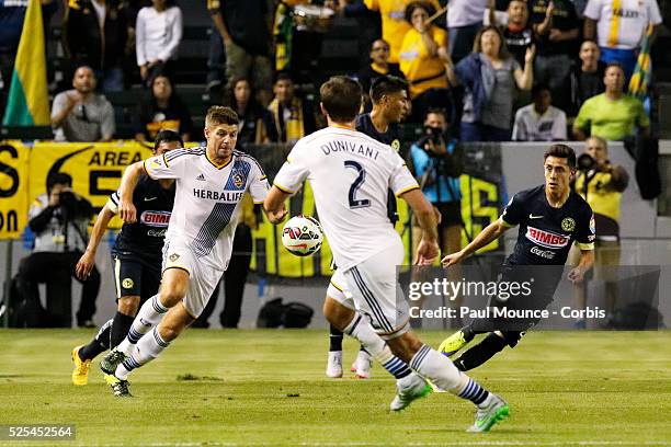 Steven Gerrard of the Los Angeles Galaxy makes a play for the ball during the Los Angeles Galaxy vs Club America match of the International Champions...