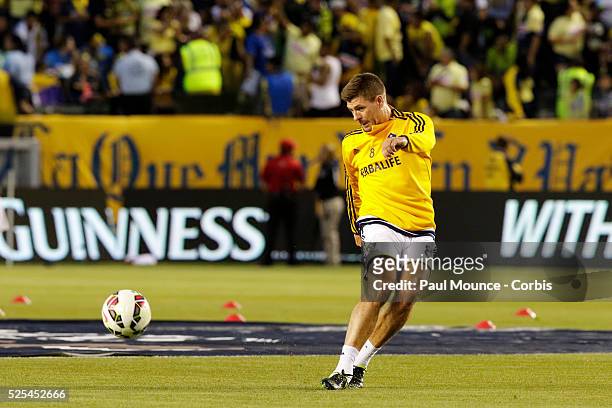 Steven Gerrard warms up prior to the Los Angeles Galaxy vs Club America match of the International Champions Cup presented by Guinness.