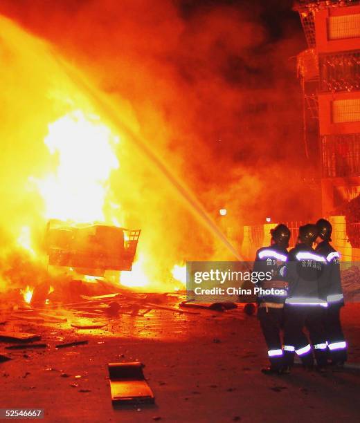 truck loaded with chemical hazard exploded in east china - wenling stock pictures, royalty-free photos & images