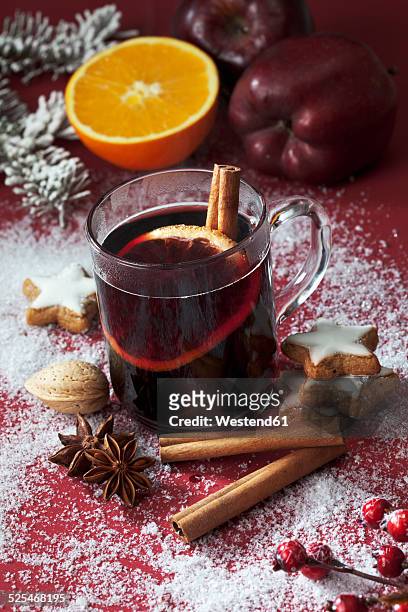 glass of mulled wine with slice of orange and cinnamon stick - ホットワイン ストックフォトと画像