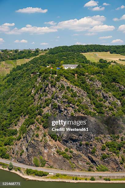 germany, rhineland-palatinate, view to loreley rock at middle rhine river, upper middle rhine valley - loreley stock-fotos und bilder