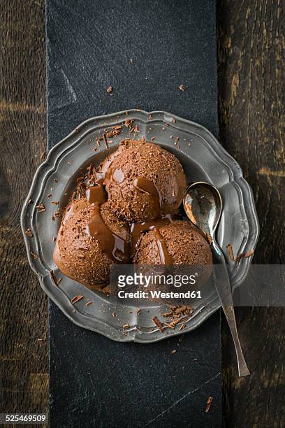 chocolate icecream - chocoladeijs stockfoto's en -beelden