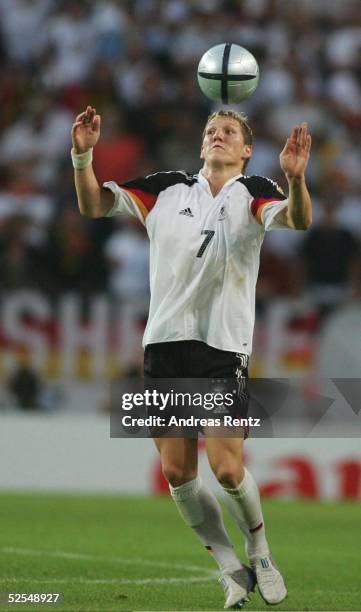 Fussball: Euro 2004 in Portugal, Vorrunde / Gruppe D / Spiel 24, Lissabon; Deutschland 2; Bastian SCHWEINSTEIGER / GER 23.06.04.