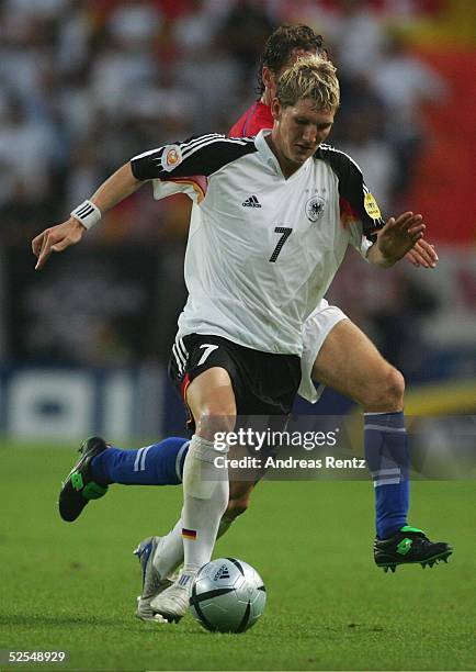Fussball: Euro 2004 in Portugal, Vorrunde / Gruppe D / Spiel 24, Lissabon; Deutschland 2; Bastian SCHWEINSTEIGER / GER 23.06.04.