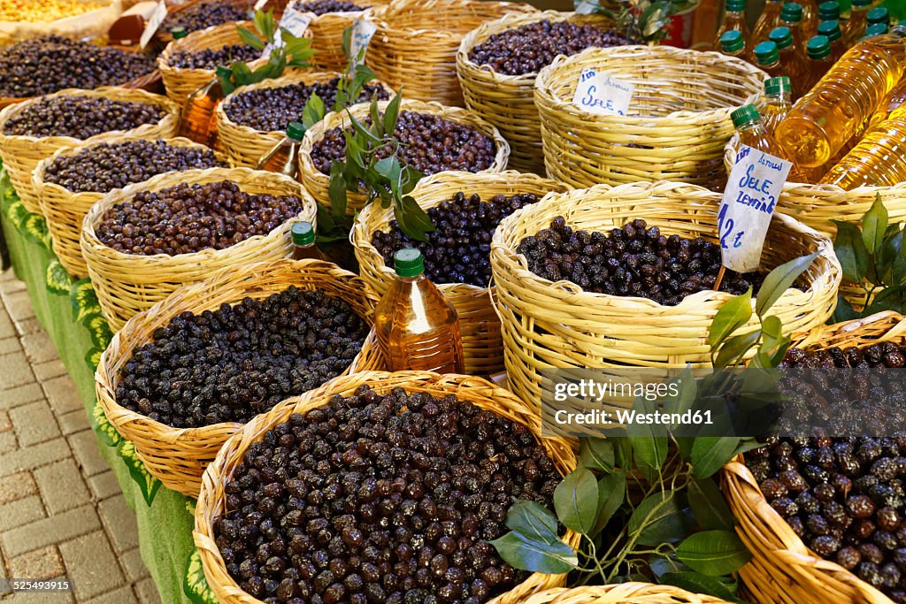 Turkey, Marmara Region, Bursa, Baskets with dates at the bazaar