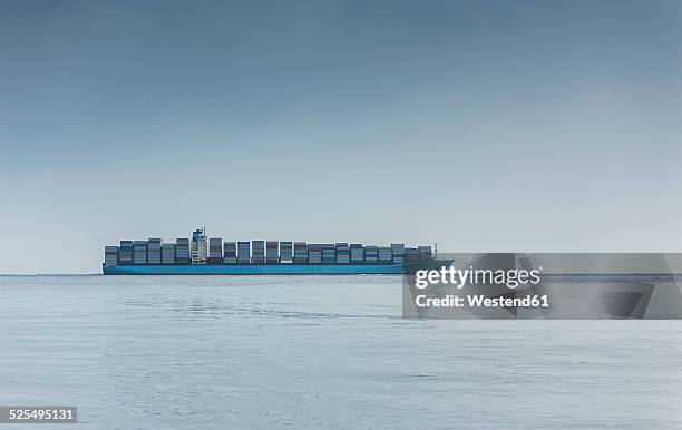 spain, andalusia, tarifa, strait of gibraltar, container ship - containerschip stockfoto's en -beelden
