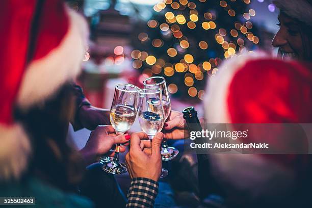 new year's toast - wijn drinken stockfoto's en -beelden