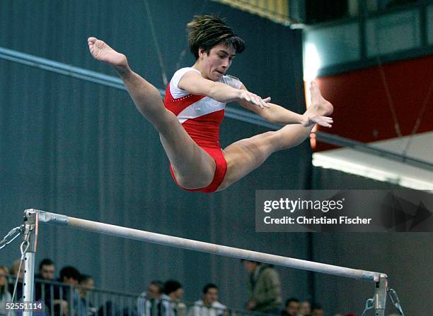 Kunstturnen: Turnier der Meister 2004, Cottbus; Stufenbarren, Oksana CHUSOVITINA / UZB 05.03.04.