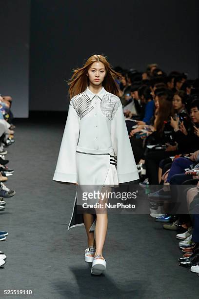 October 21, 2015 - South Korea, Seoul : Model catwalk on the runway during the Seoul Fashion Week 2016 KAAL E.SUKTAE show at DDP in Seoul, South...