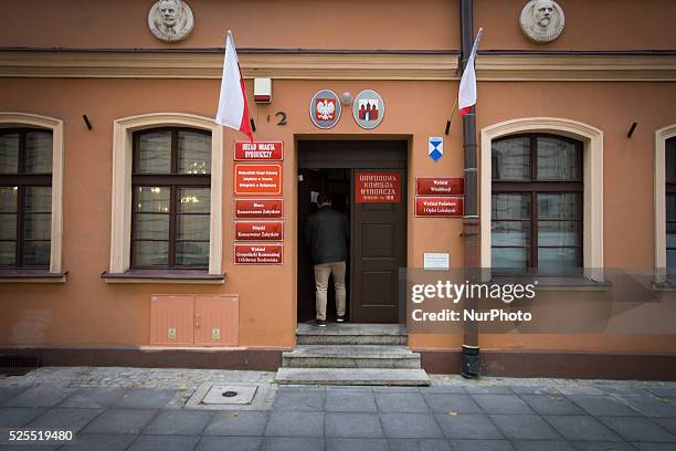 On Sunday, October 25th 2015 in Poland general elections are taking place. Currently the right wing conservative Law and Justice party is leading in...