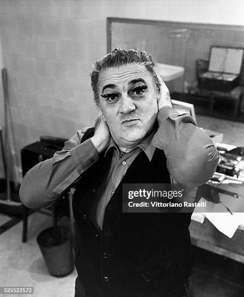 Film director Federico Fellini wears an extreme pair of false eyelashes.