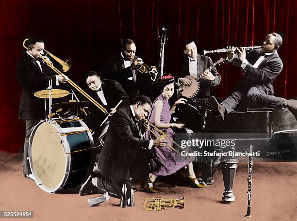 Louis Armstrong with the King Oliver's Creole Jazz Band at Chicago, 1923 with Baby Dodds , Honore Dutry, King Oliver , Bill Johnson, Johny Dodds et...