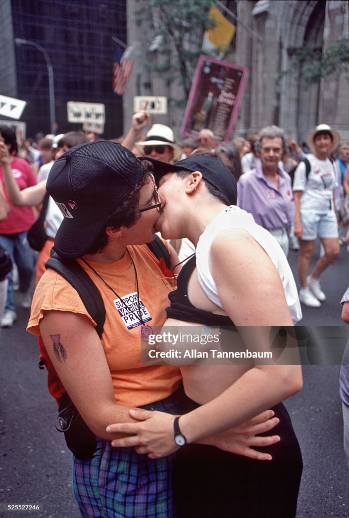 Lesbians kiss at St Patrick's Cathedral