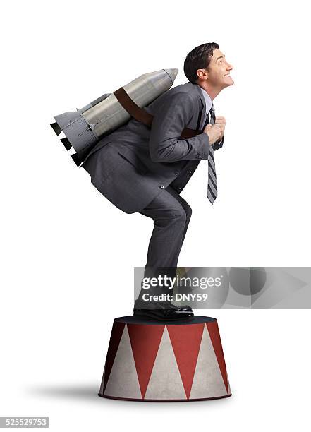 geschäftsmann, die vorbereitung für die ermäßigung auf circus sockel - zirkus stock-fotos und bilder