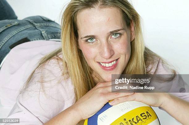 Volleyball / Frauen: Feature Christina Benecke, Hamburg; Personenfeature Christina BENECKE 17.03.04.