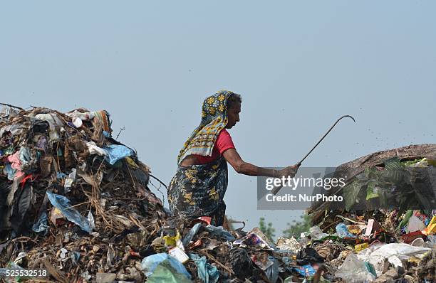 Indian Rag Pickers Ragpicker Photos and Premium High Res Pictures - Getty Images
