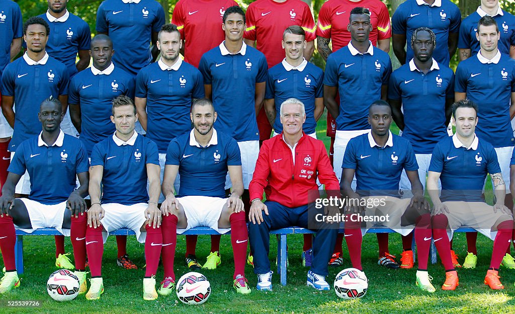 French football team poses for the picture group at the French... News ...