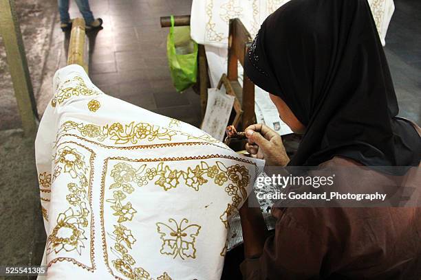 indonesia: batik che di yogyakarta - yogyakarta foto e immagini stock