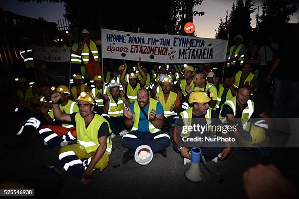 Workers of Hellas Gold protesting while the chairmans of SYRIZA and Nea Dimoktratia had a debate at the ERT studios on Monday, September 14, 2015