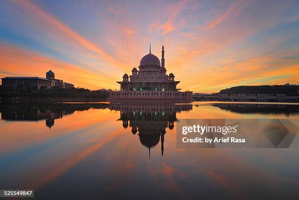 putra mosque set against morning rays - federal territory mosque stock pictures, royalty-free photos & images