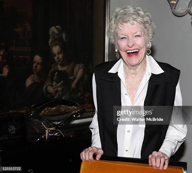 198 Elaine Stritch At The Carlyle: Movin Over And Out Stock Photos