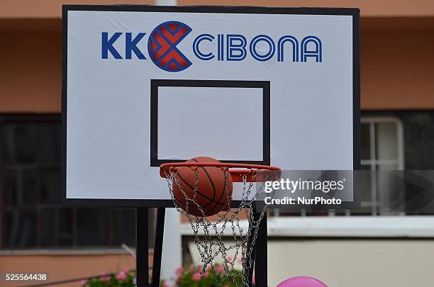 Players and leadership of Cibona basketball club along with Zagreb Mayor Milan Bandic promote action &quot;and I've helped&quot;. Action is...