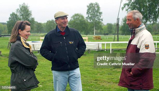 Pferdesport / Vielseitigkeitsreiten: Pressetermin in Luhmuehlen 2004, Luhmuehlen; Julia OTTO / TGL-Geschaeftsfuehrerin, Mark PHILLIPS...